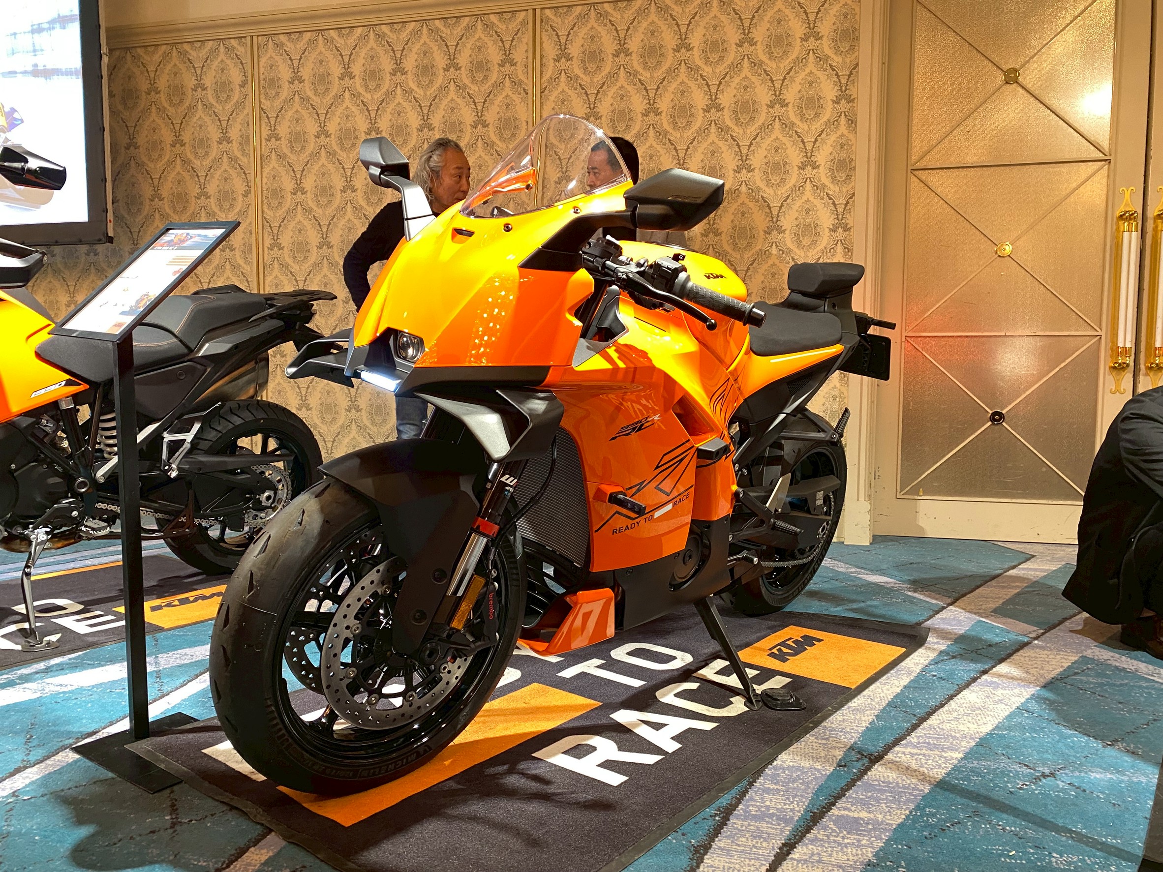 2026年4月発売予定 ９９０ RC R